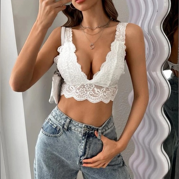 Sexy white scallop lace bralette crop top - Picture 2 of 6